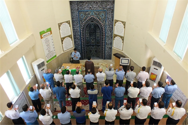 برگزاری نماز عید فطر در پتروشیمی مروارید