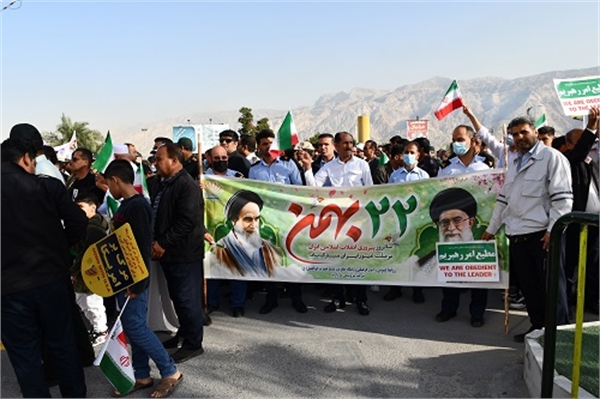 حضور پرشور کارکنان شرکت پتروشیمی مروارید در راهپیمایی ۲۲ بهمن